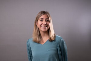 girl in teal shirt for professional photo